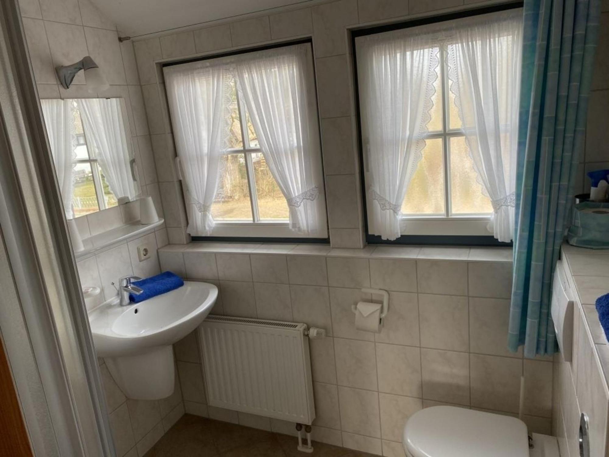 Ferienwohnung Nr 02 Og Spitzboden Born Luaran gambar